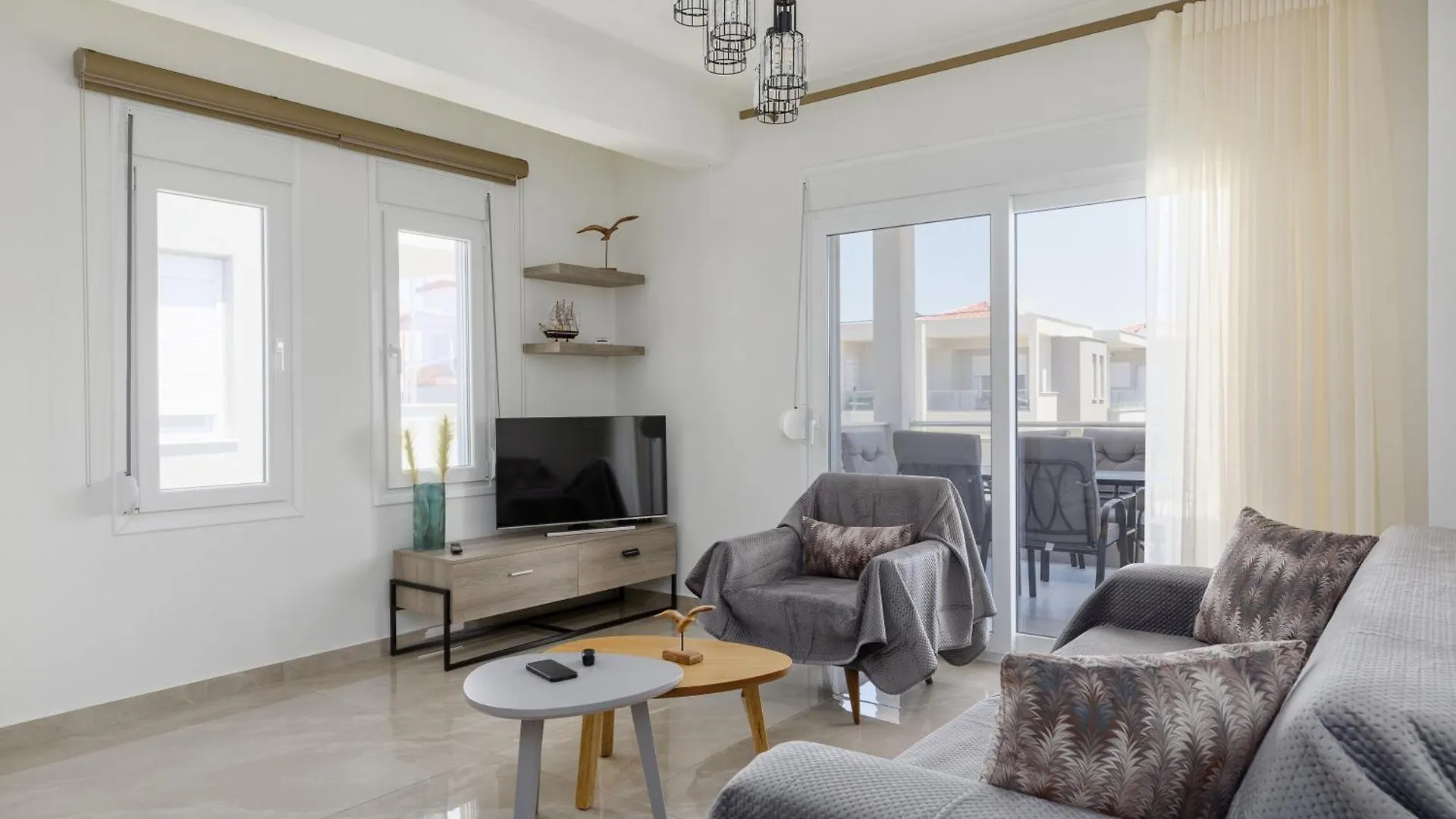 Nikiti Sik Luxury Apartments By Halu!